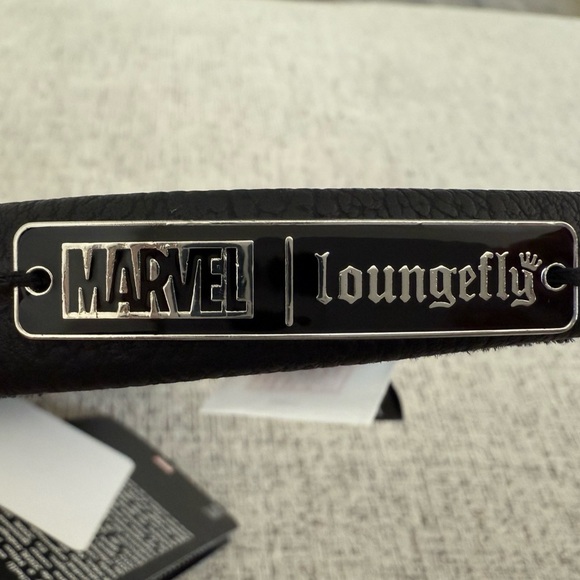 🔥🔥Brand New - Disney Park Marvel Artist Series Headband - Picture 4 of 7